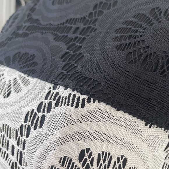 Maggy London Floral Lace Overlay Knee Length Cap Sleeve Zip Back Black Size 4 - Picture 8 of 9